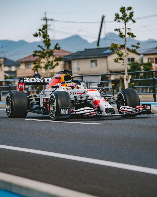 雷诺车队碾压红牛二队,佩雷兹带队取胜 雷诺车队碾压红牛二队,佩雷兹带队取胜