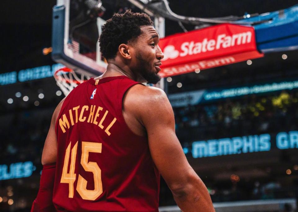 马刺力克浙江队，米切尔点燃赛场