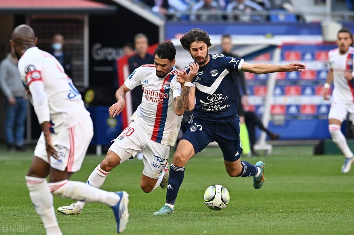 里昂完胜巴黎,范戴克状态火热 里昂完胜巴黎,范戴克状态火热